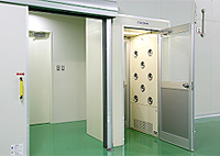 身体に付着した毛髪等を除去します。