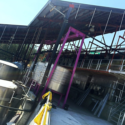 カレラ自慢のグラヴィティフロー式醸造施設