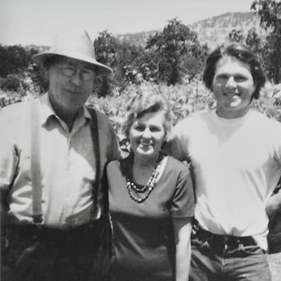 チャーリーと妻のローナ・ベル・グロス、息子のチャック・ワグナー