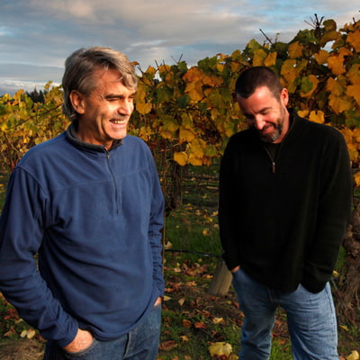 キスラーの創業者スティーヴ・キスラーと現ワインメーカージェイソン・ケスナー