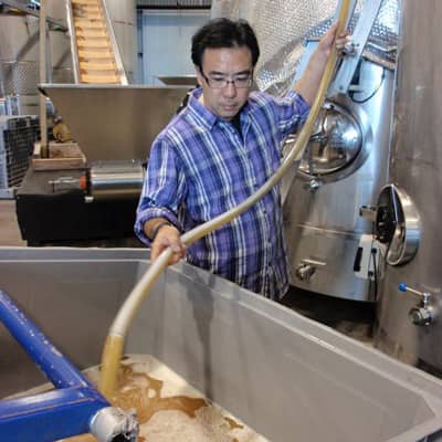 サトウ・ワインズでの醸造風景