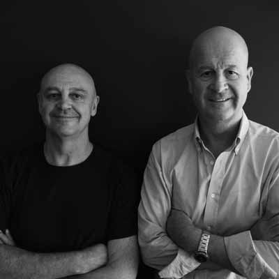 ショウ アンド スミスのオーナーのマイケル・ヒル・スミス氏とマーティン・ショウ氏と